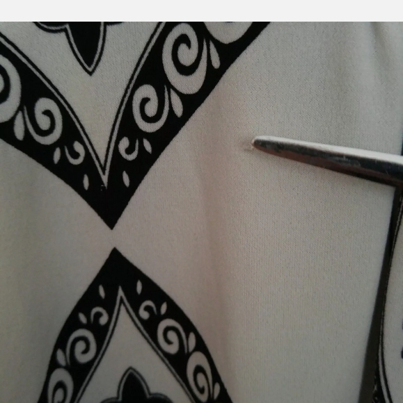 Yvos Floral Dress - Picture 9 of 12